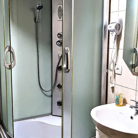 Bed & Breakfast сніжок